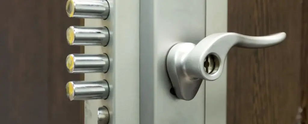 Cerradura antiokupa antibumping en Malaga